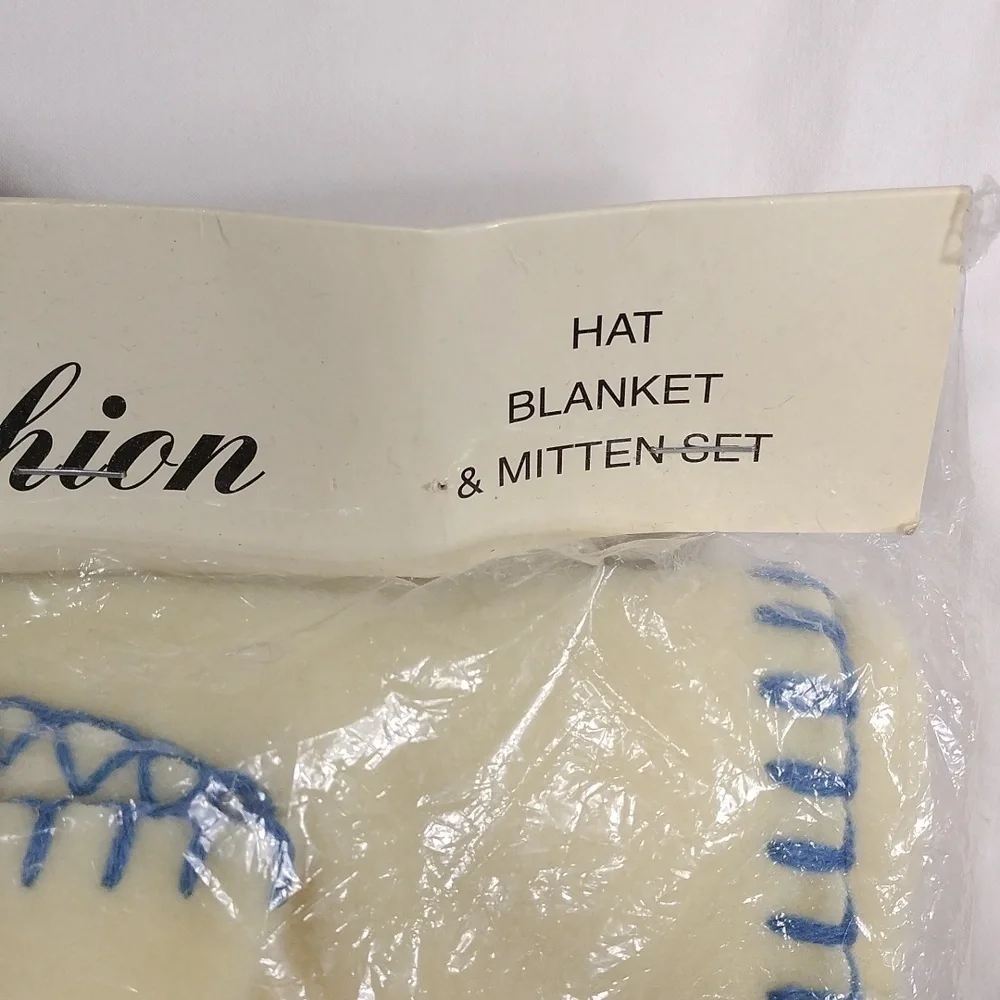 NIP Vintage Feria Mode fashion boys baby hat, blanket & mitten set